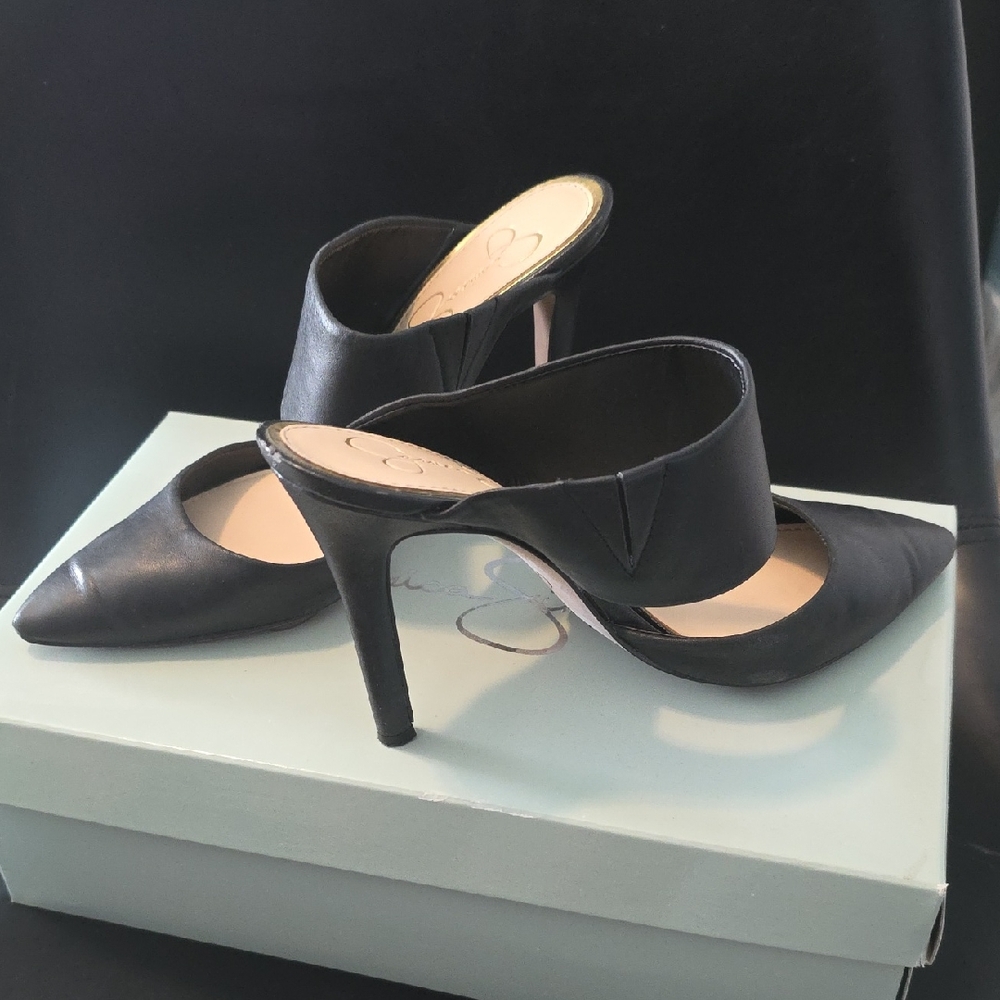 Jessica Simpson Black Pointed Heels